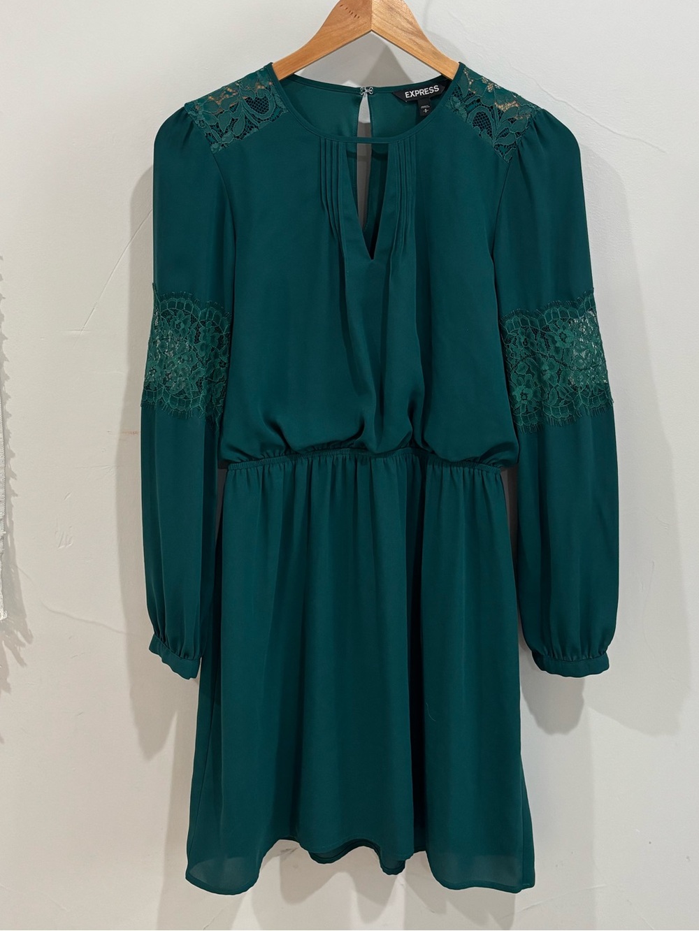 Express 2016 Green Long-Sleeve Lace Panel Dress